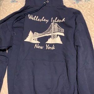 WELLESLEY ISLAND SWEATSHIRT